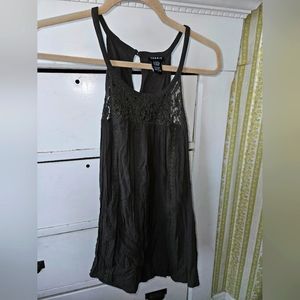 Torrid Cut Away Lace Top Tank, size 1 (14/16)
